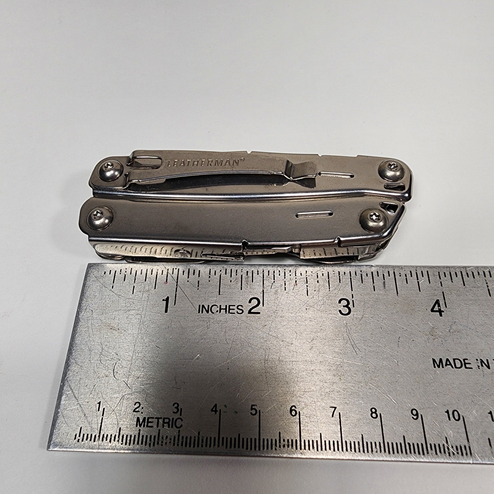 Leatherman Sidekick Multi Tool Pocket Knife Stainless Carabiner Case Clean