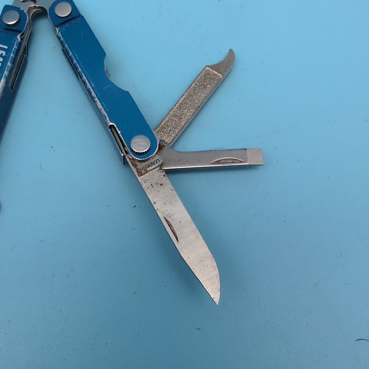 Leatherman MICRA Multi-Tool BLUE Scissors Knives Tweezers MORE Q68