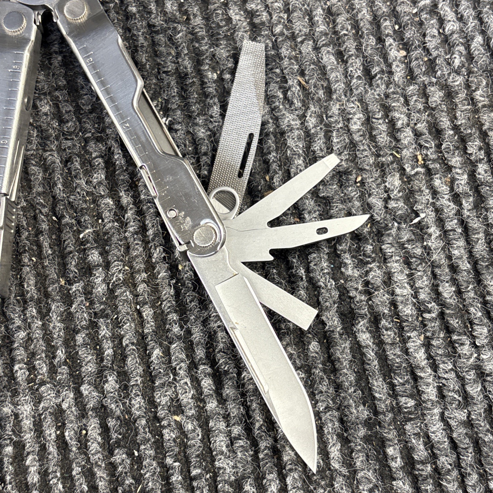 Leatherman REBAR Multi-Tool (083)