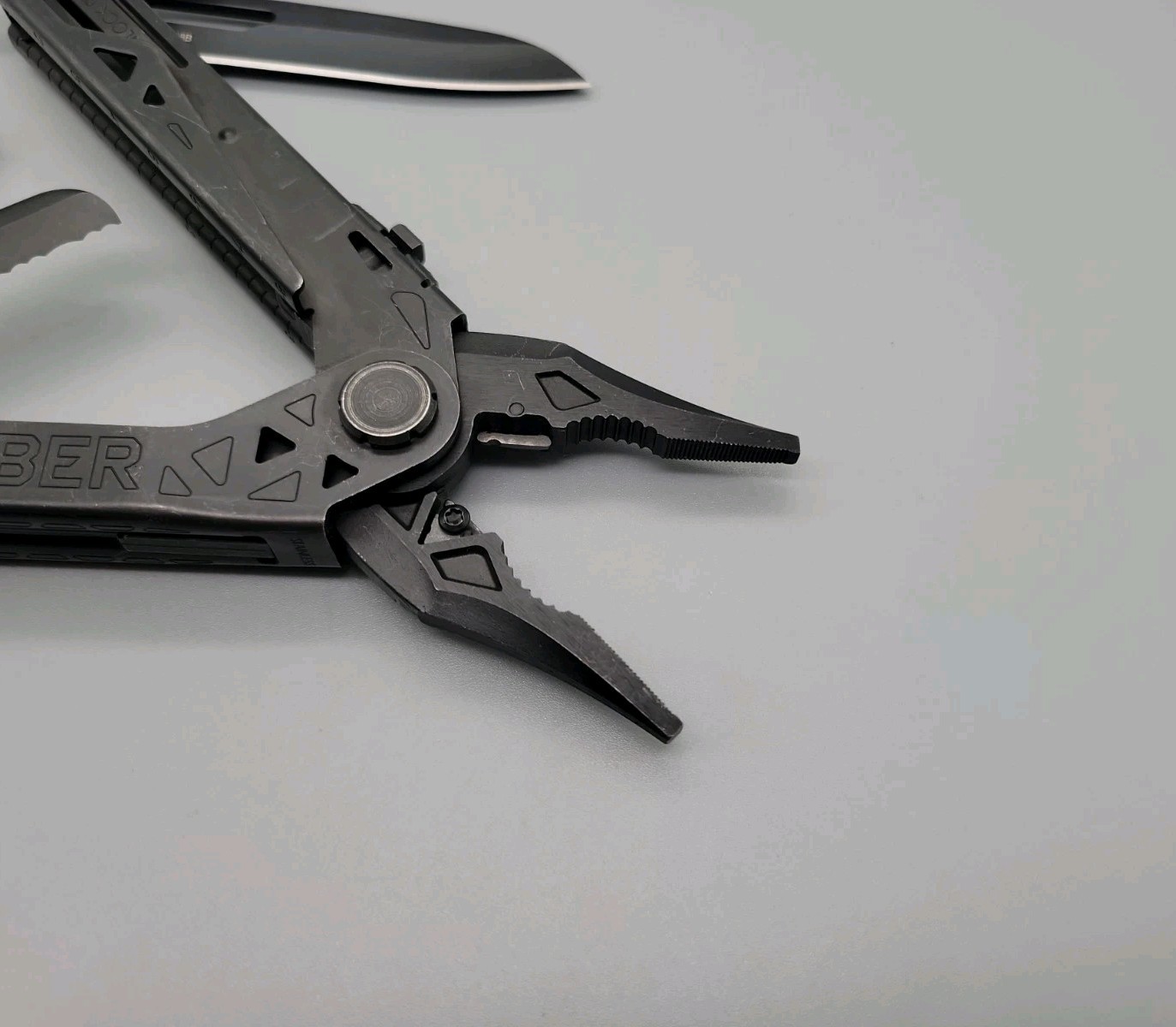 Gerber Center Drive Multi Tool – Black – Pliers, Scissors, Knife, Screwdrivers