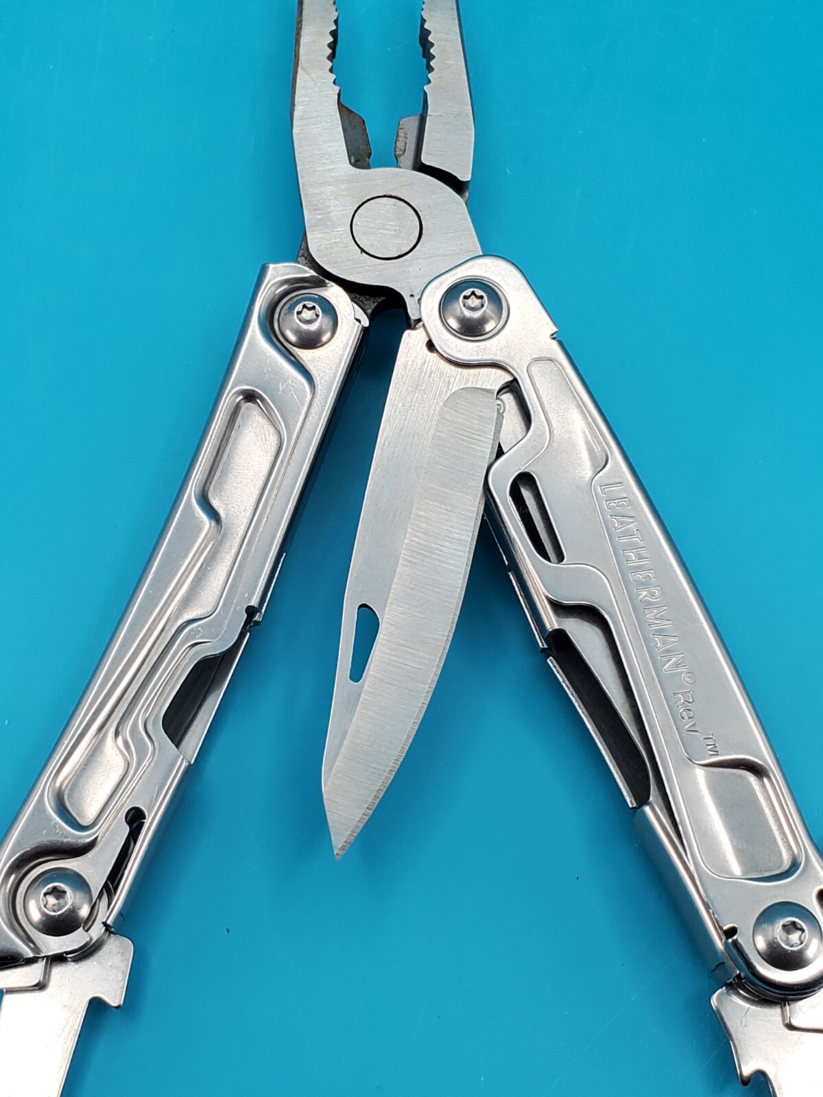 Leatherman Rev 3.8″ Multi-Tool, Stainless! *SOME RUST ON ITEM*