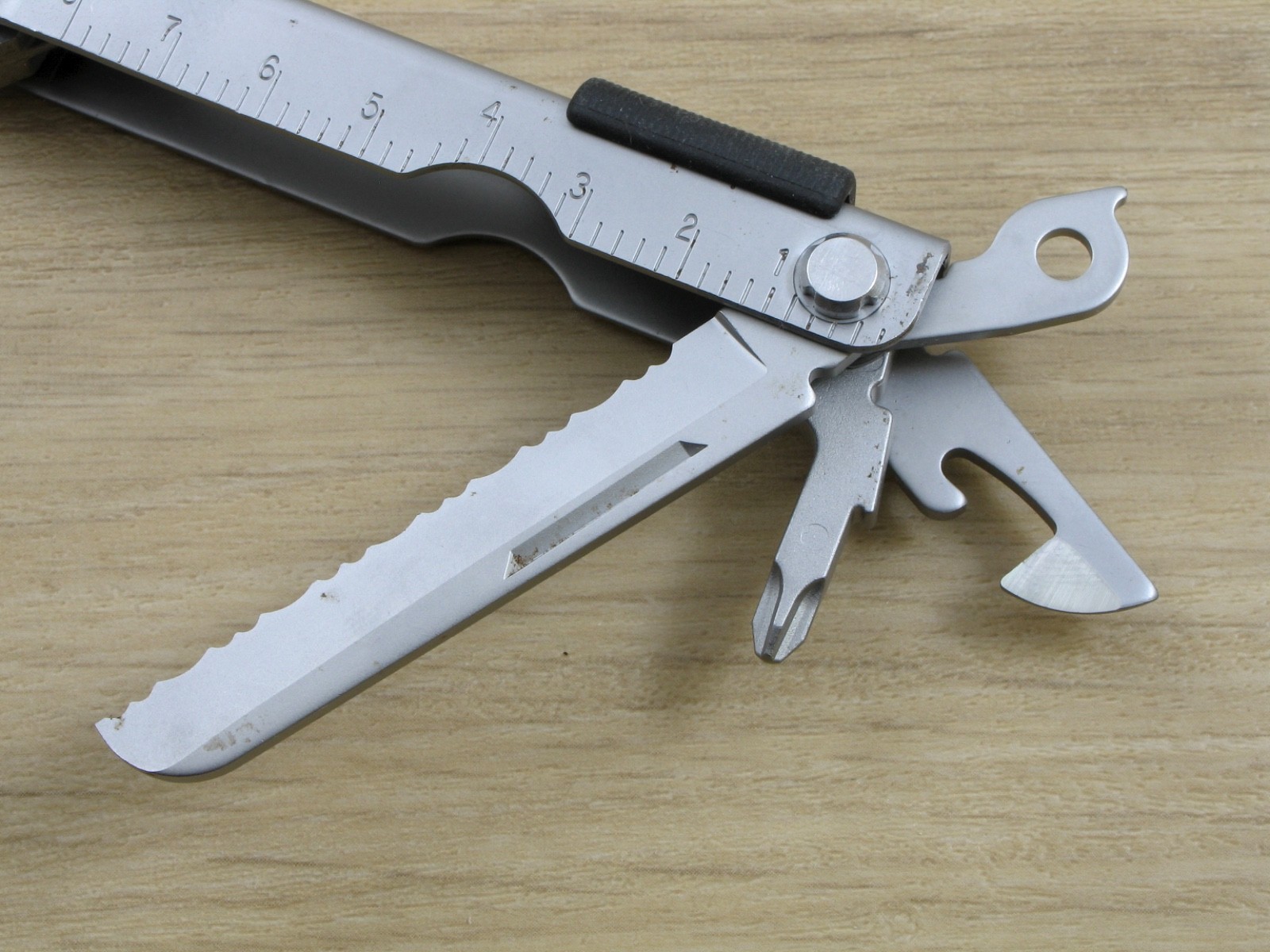 Gerber MP600 Basic Multi-Tool, Needlenose Pliers, Knife, Stainless, USA