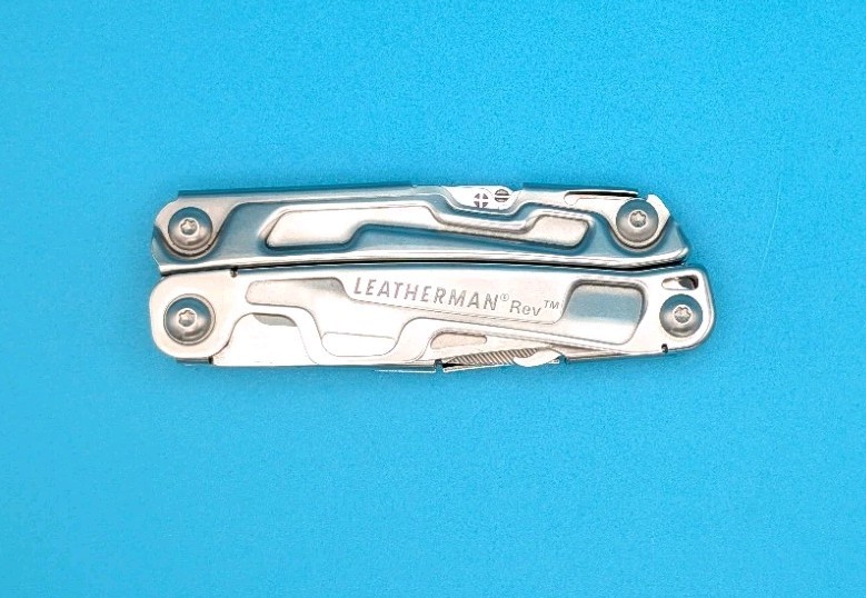 Leatherman Rev 3.8″ Multi-Tool, Stainless! With Sheath!
