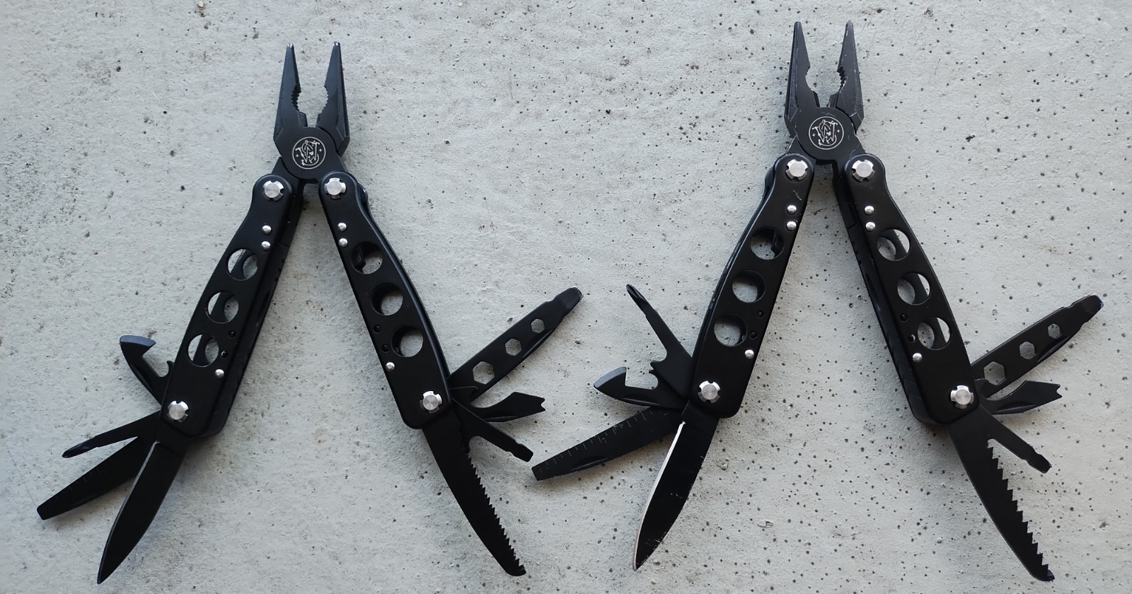 SMITH & WESSON S&W 16 FUNCTION MULTI-TOOL BLACK, EXCELLENT CONDITION, LOT OF 2