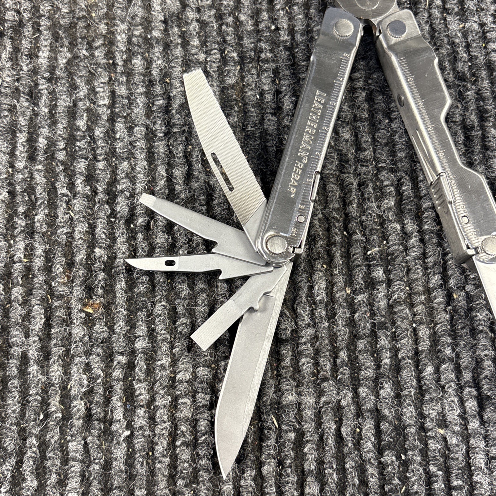 Leatherman REBAR Multi-Tool (083)