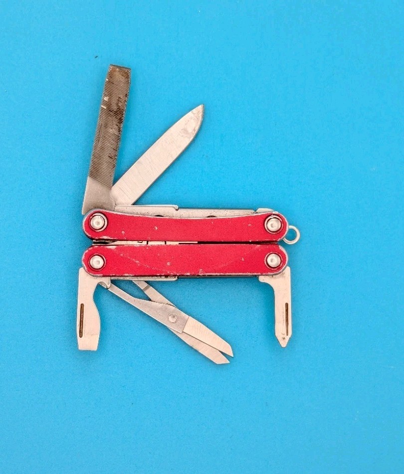 Leatherman SQUIRT PS4 Multi-Tool With Pliers Scissors Knife RED!
