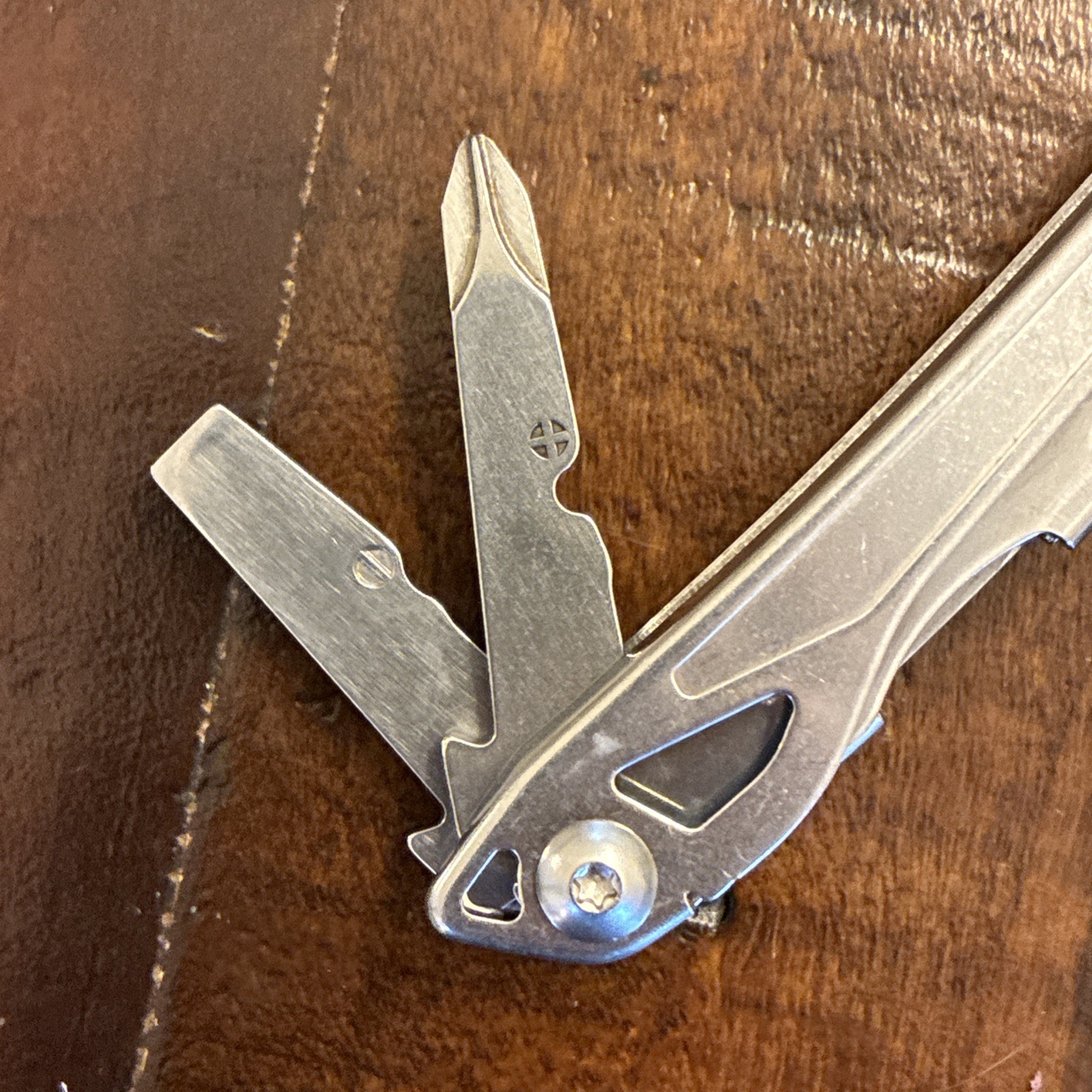 Leatherman Wingman 14 Tools Multi-Tool – Stainless Steel – Excellent