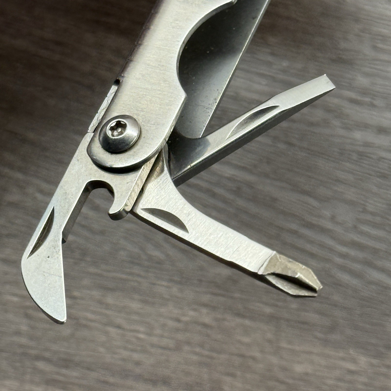 Leatherman Sideclip multitool. Lightly used. Late Run: shiny factory polished