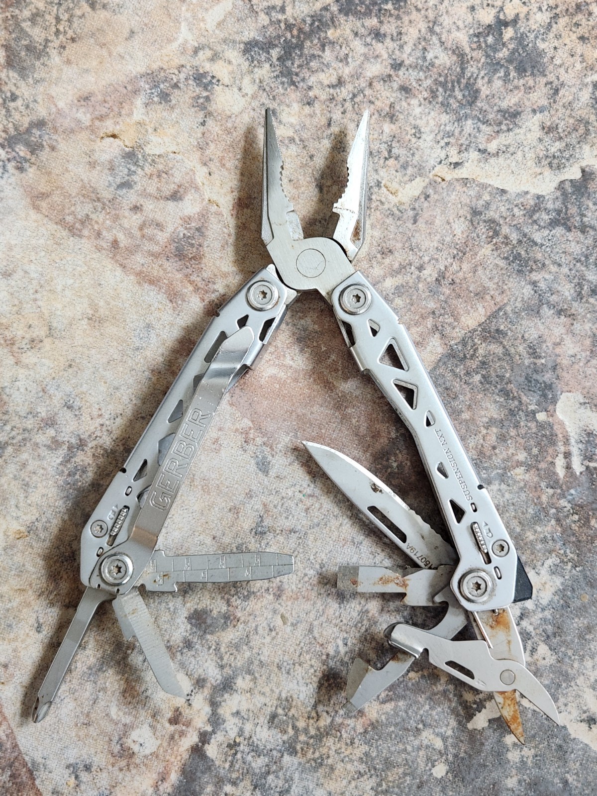 Gerber Suspension NXT 15-in-1 Pocket Multi-Tool Knife Pliers Screwdriver Cutters