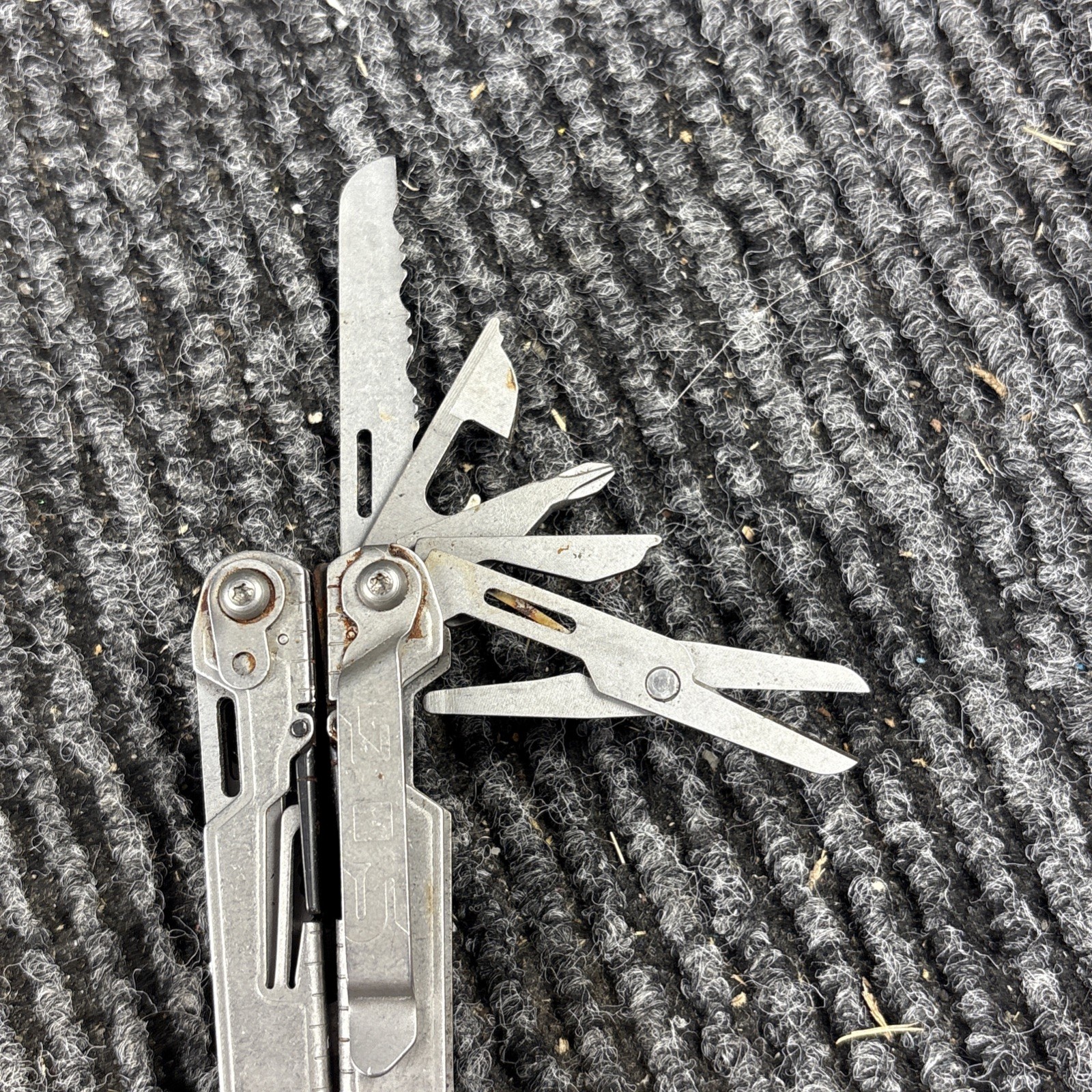 SOG POWER PINT MULTI TOOL PLIERS KNIFE SMALL (405)