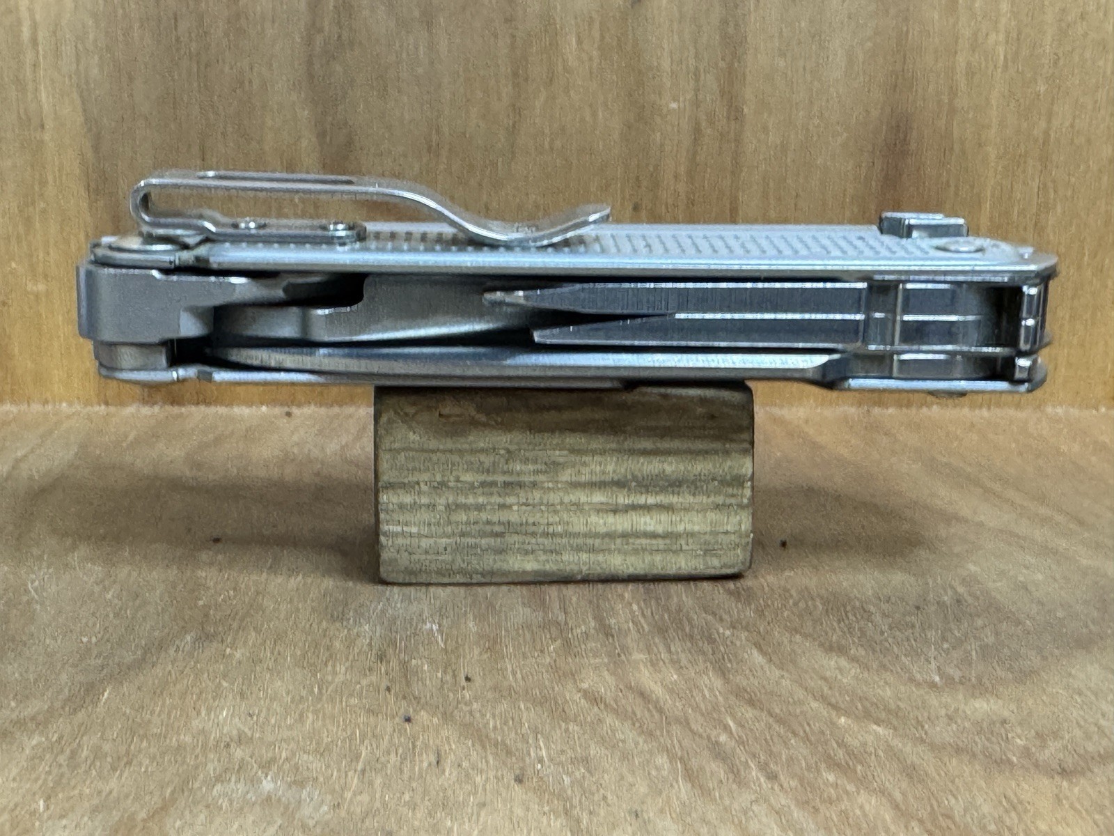 LEATHERMAN FREE P2 W/Sheath Multi Tool Retired Rare USA EXCELLENT!