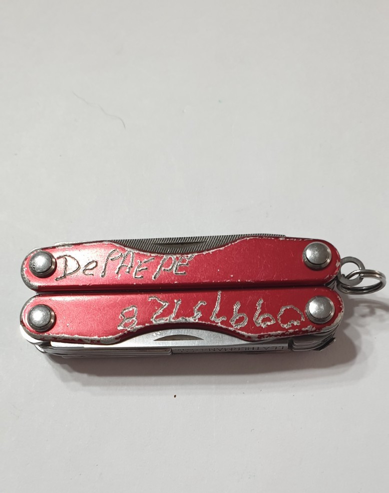 🔥 Leatherman Squirt E4 Stainless Multitool Red Rare Retired RadioShack