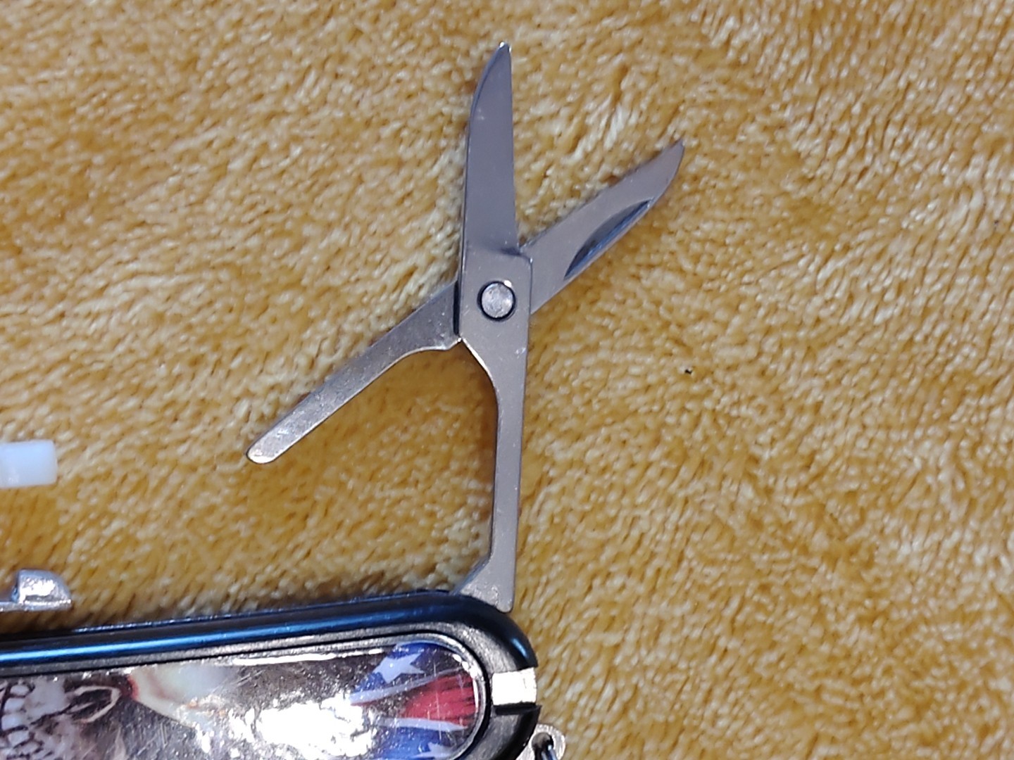 Mini Multi-Tool Keychain Pocket Knife – Skull Art w/ Stars & Stripes – 7 Tools