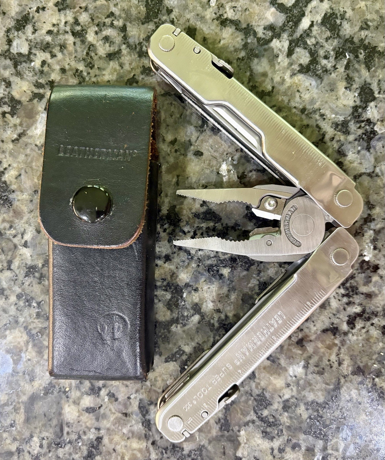 Leatherman Super Multi Tool 300 In Original Holder + Logo