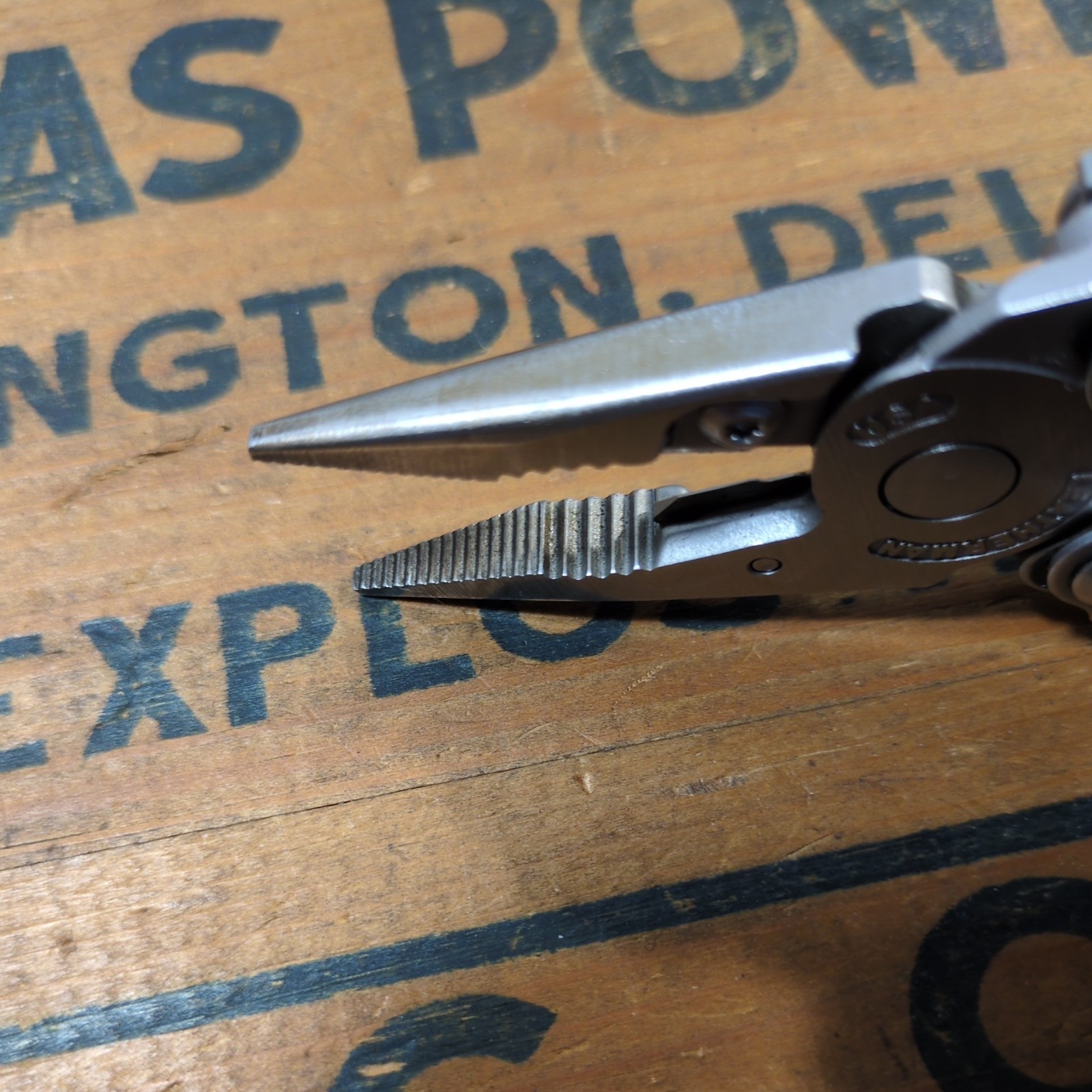 Leatherman FREE P2 Multitool Magnetic Lock 19 Tools Stainless Steel