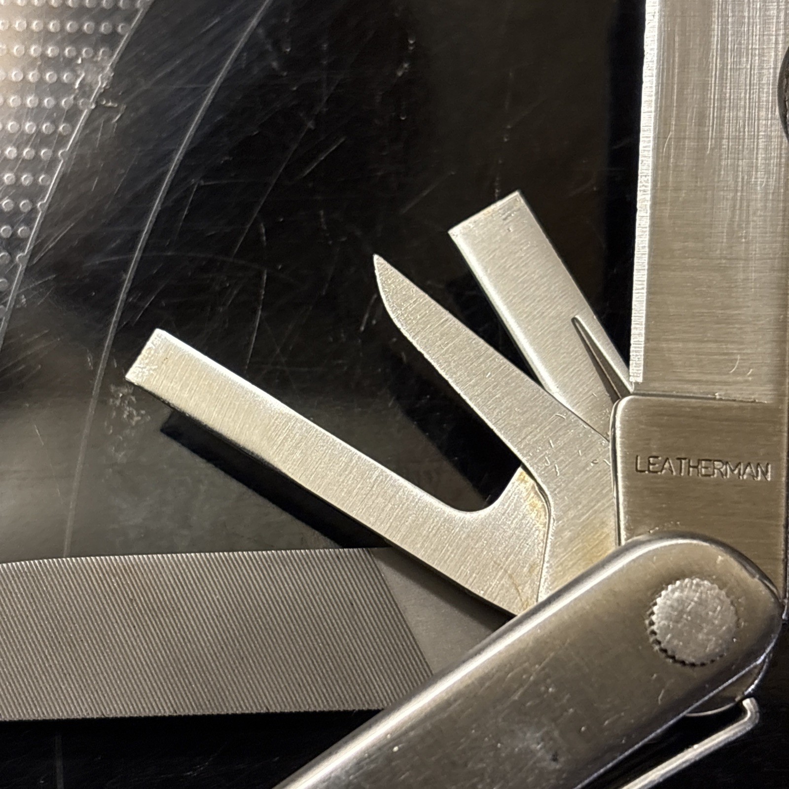 Vintage LEATHERMAN Super TOOL 200 Multi Tool! 03/04 Date Stamp! NICE with sheath