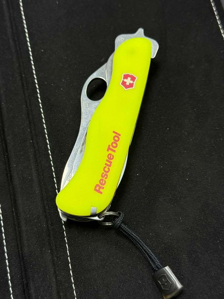 Victorinox Rescue Tool Glow In the Dark Neon Swiss Army knife, 0.8623.MWN, NIB