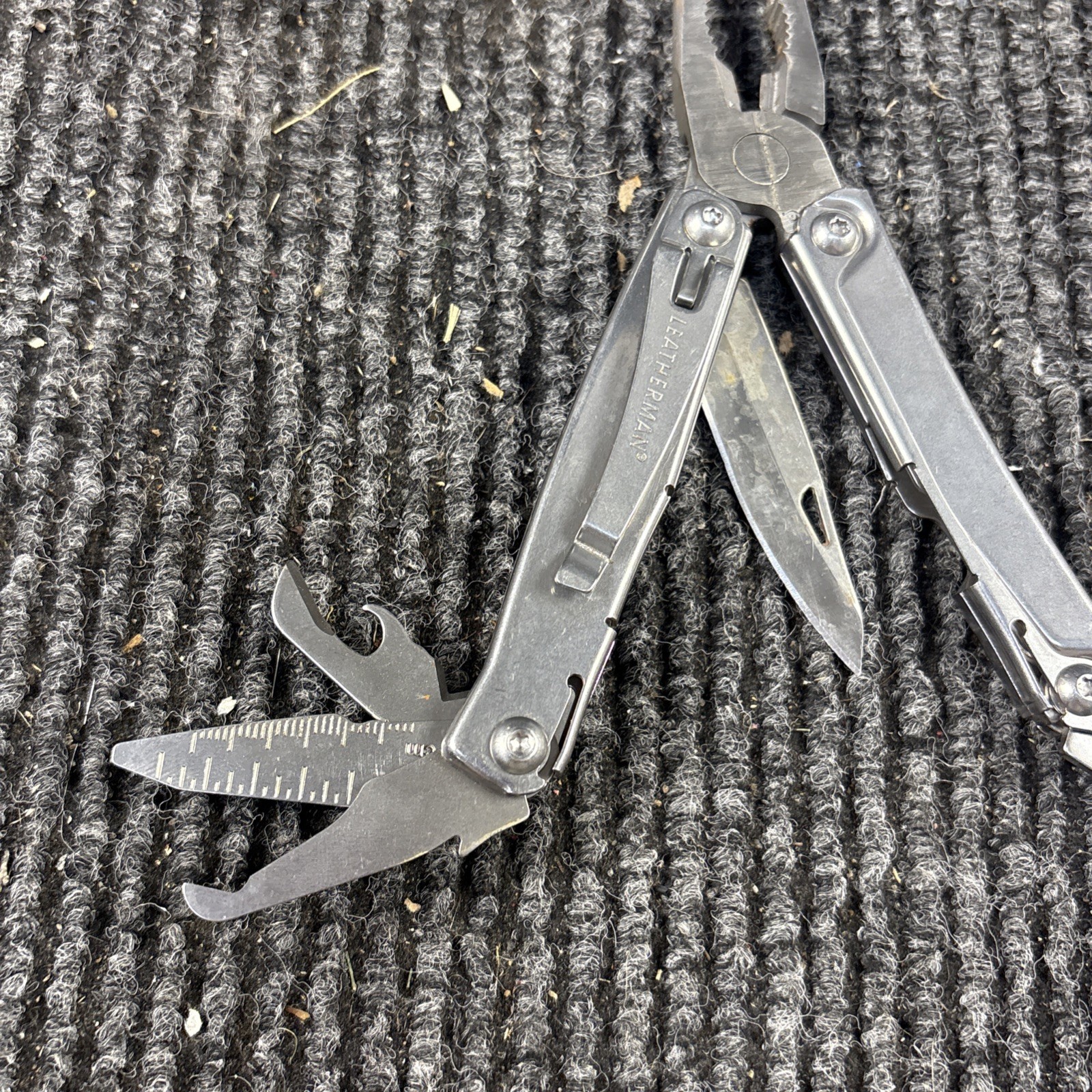 Leatherman Rev 3.8″ Multi-Tool, Stainless! USED (054)