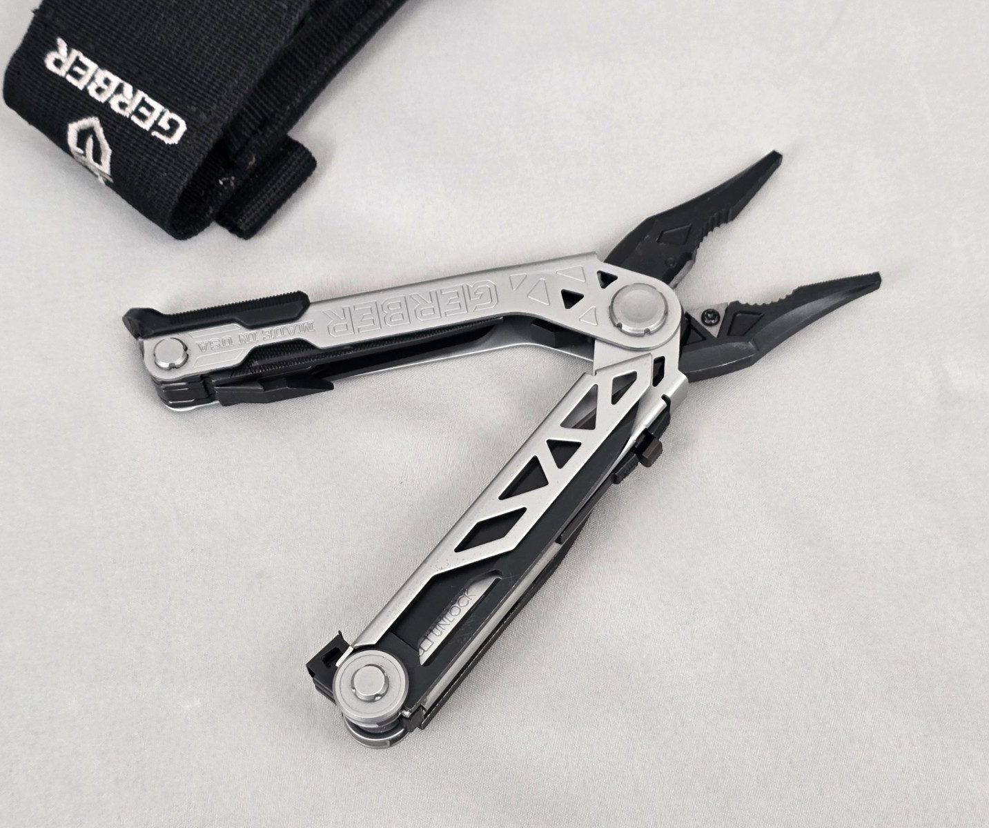 GERGER MADE IN USA Center Drive Multi-Tool w/Deployable Pliers and MOLLE Sheath