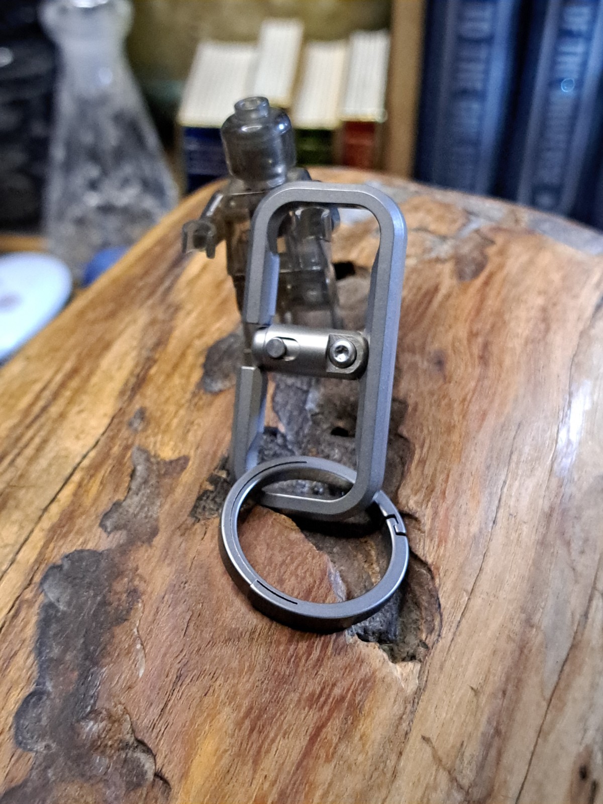 Pro Series Gentleman’s Dual Titanium Carabiner Keychain With Quicksnap Keyring