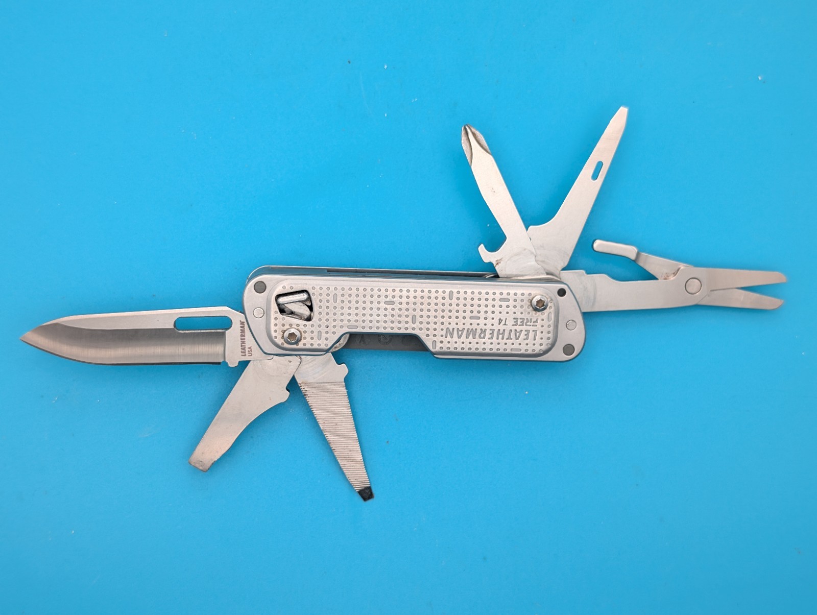 Leatherman FREE T4 Pocket Knife Multi-tool! Stainless! RETIRED!
