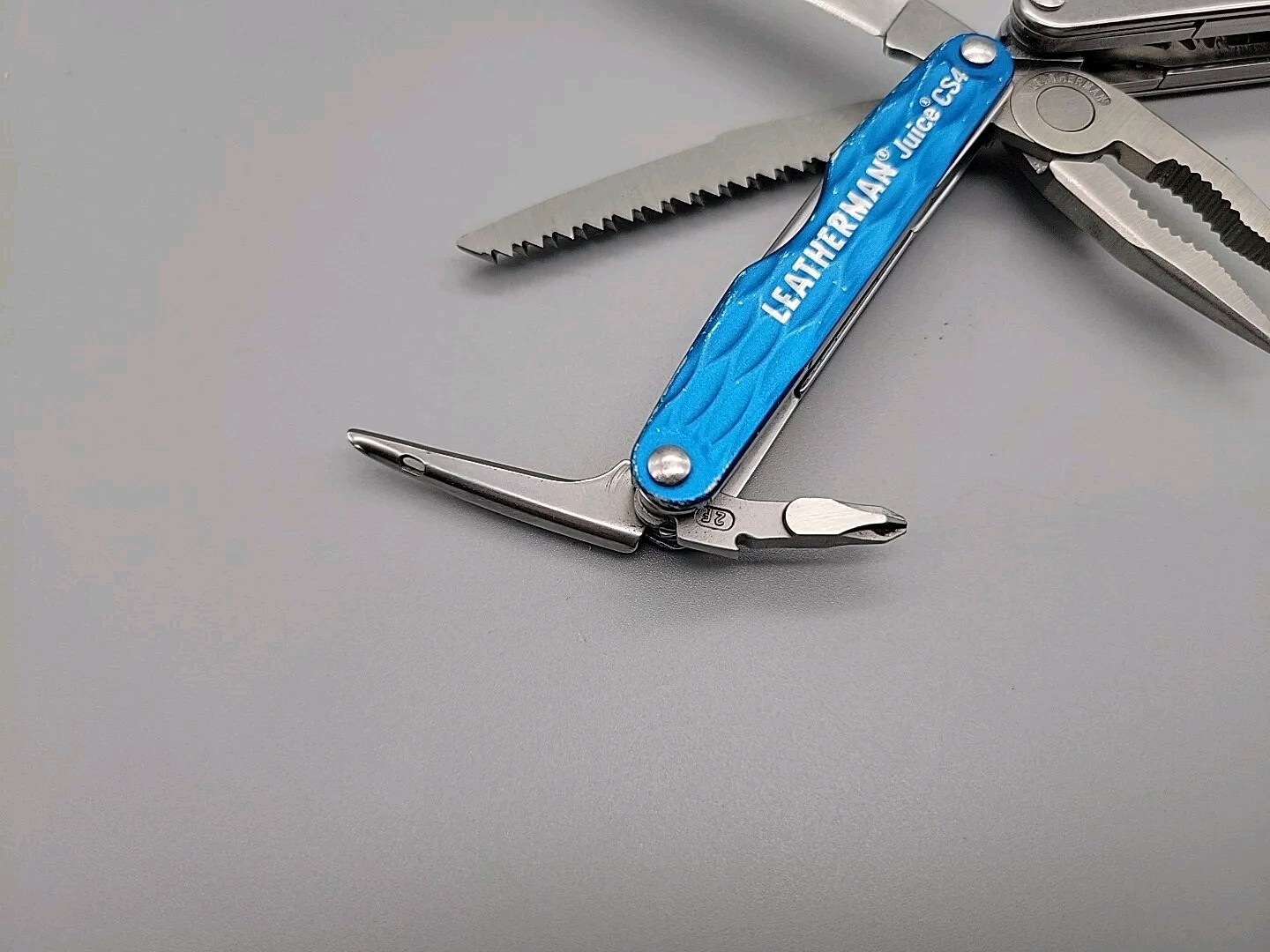 Leatherman Juice CS4 Multi-Tool – Dated 0216 – Blue – Pliers * Retired *