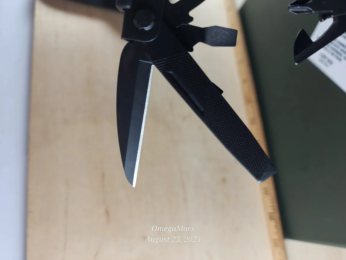 Gerber MP 600 Looks/feels brand new, w/sheath. #MP3 (MSRP 105)