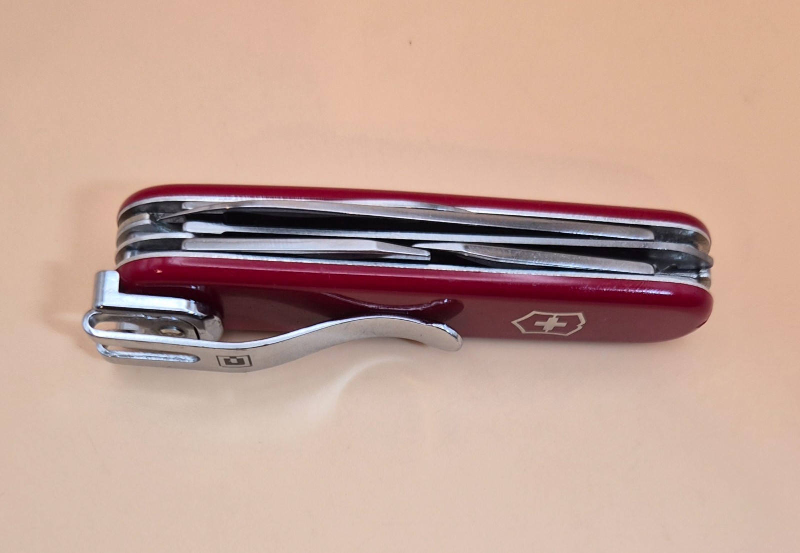 Victorinox HIKER w/CLIP Swiss Army Knife Red – Good Condition (001)