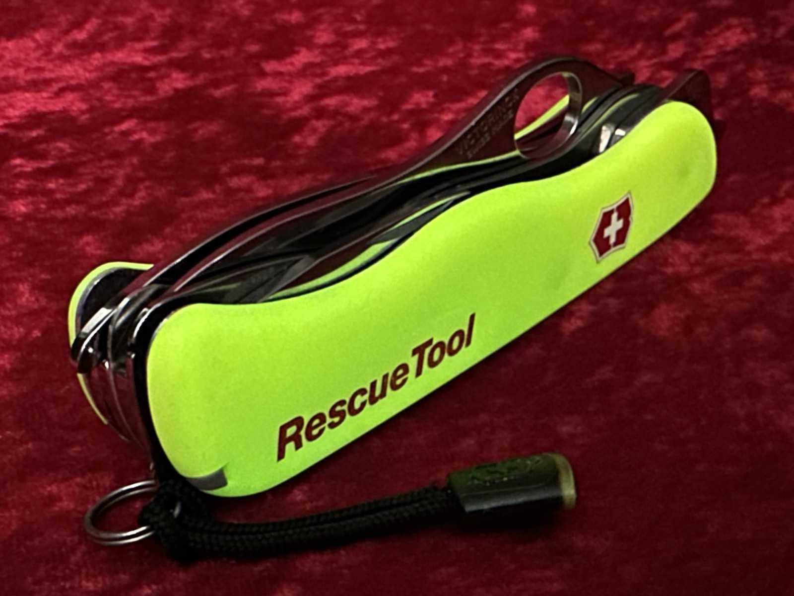 Victorinox RescueTool StayGlow Handle Large Swiss Army Knife 111mm 11 Tool (642)