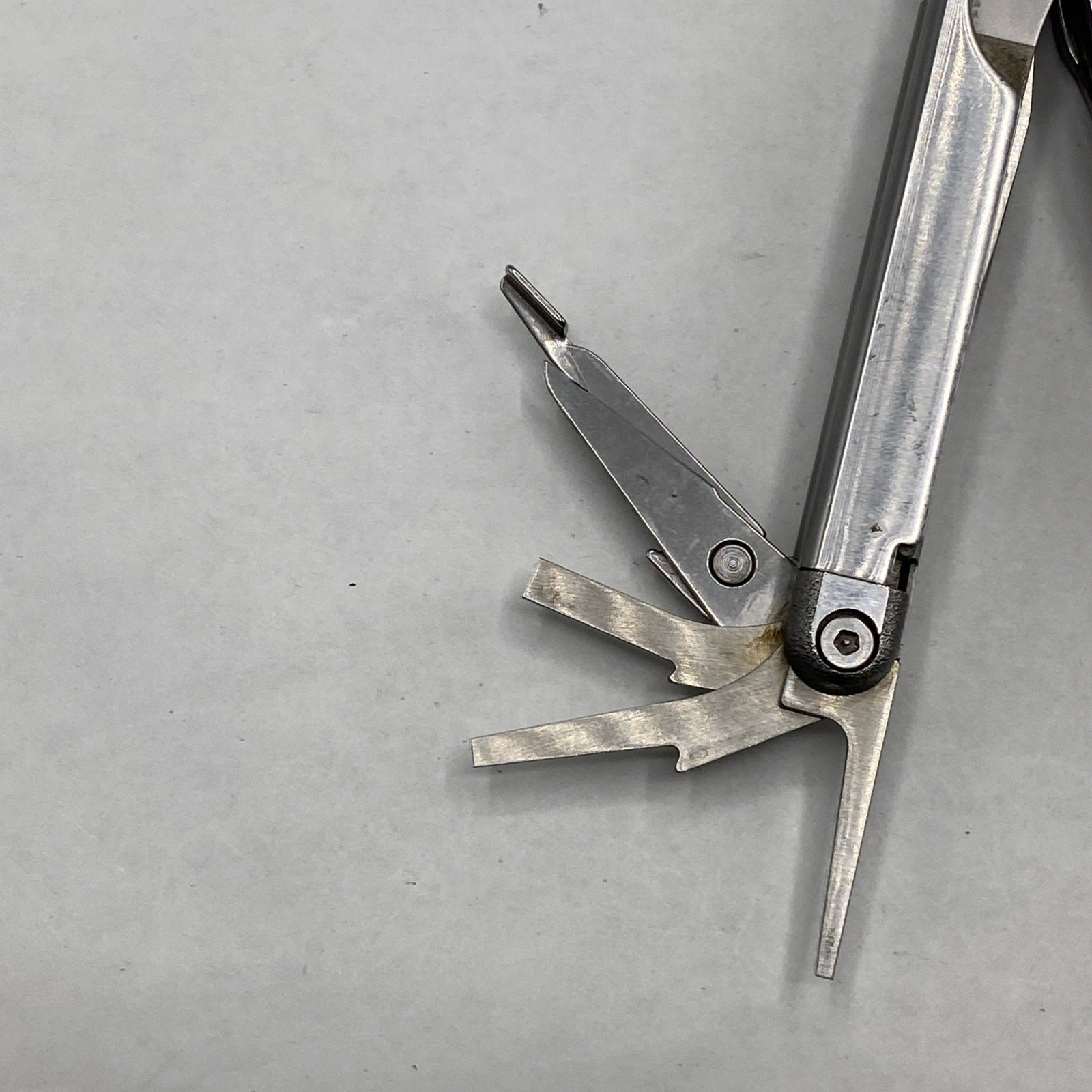 Leatherman Wave Multi Tool – Silver *Retired** **Stamp Date 09/98 & 11/98**