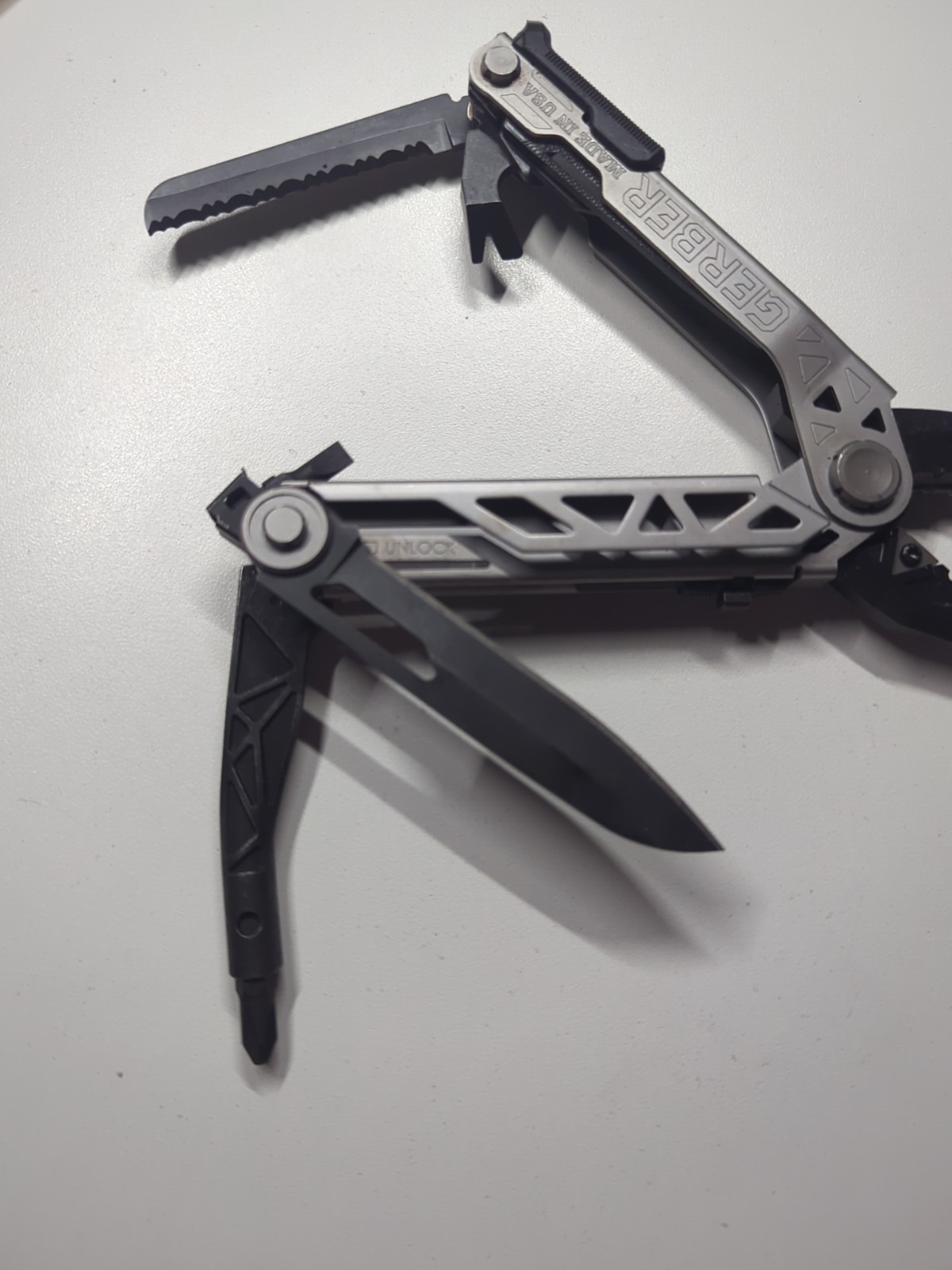 GERBER CENTER-DRIVE MULTITOOL SILVER/ Black, Replaceable Cutter Blade