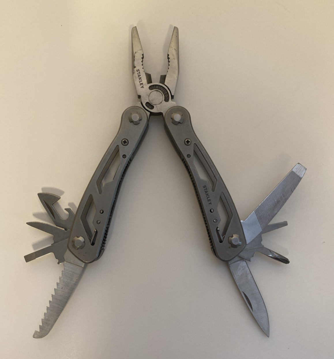 Stanley 12-in-1 Folding Multi Tool Pliers Knife Stainless Steel Used