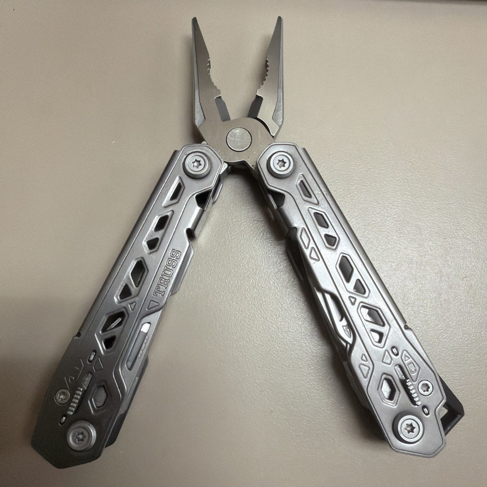 Gerber Truss 17-in-1 Multi-Tool Needle Nose Pliers with Sheath EDC Camping Gear