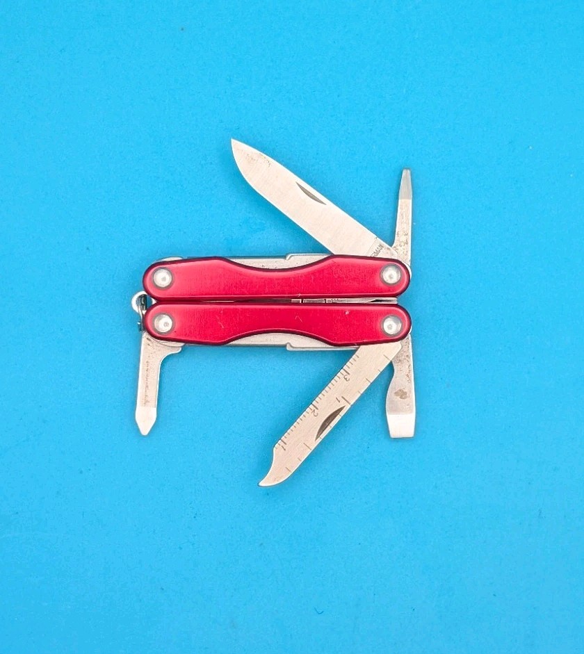Leatherman Squirt S4 Multi-Tool, Key Ring, Retired, RED!