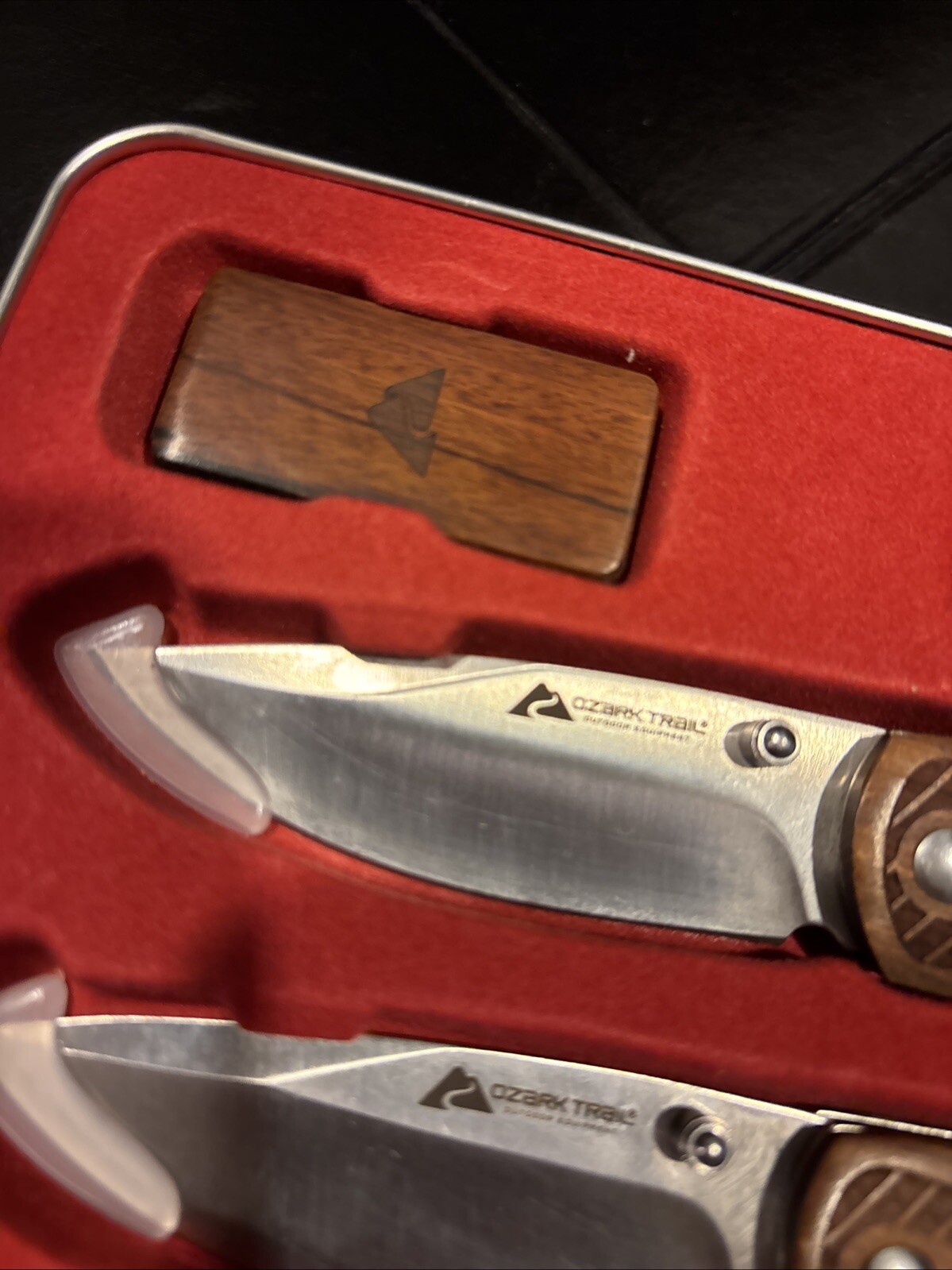 63) Ozark Trail Nice Classy Two Knife Set with Pen and Money Clip NEW