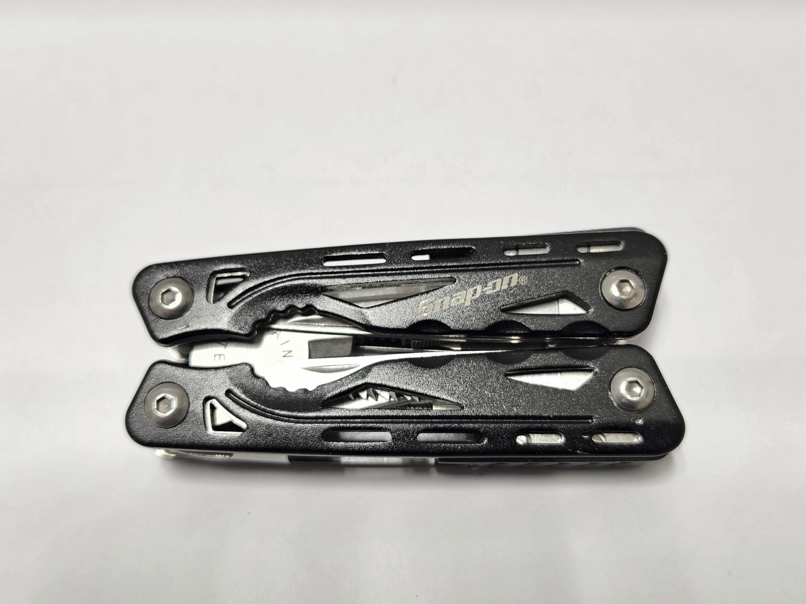 Snap On 13-in-1 Pocket Multi Tool Stainless Steel Black