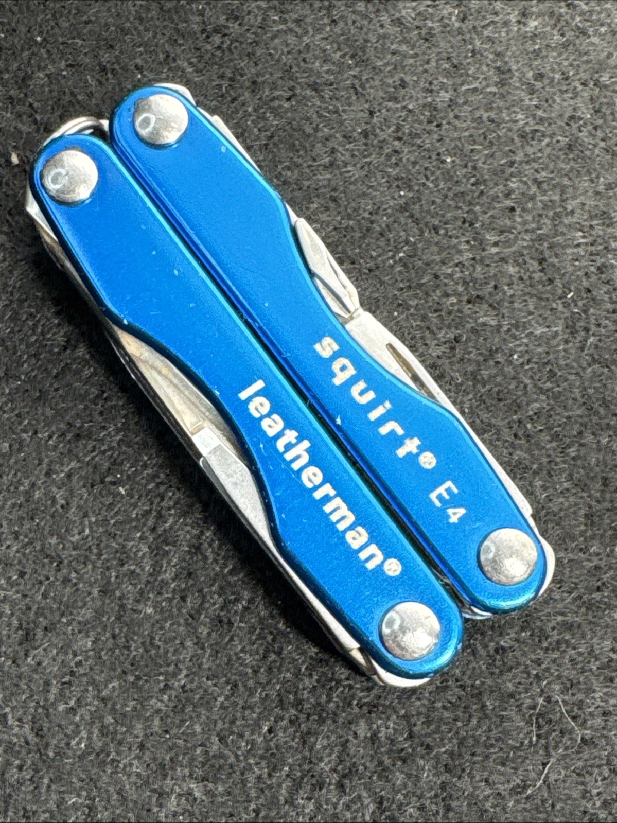 Leatherman Squirt E4 Multi-Tool w/Wire Strippers Blue