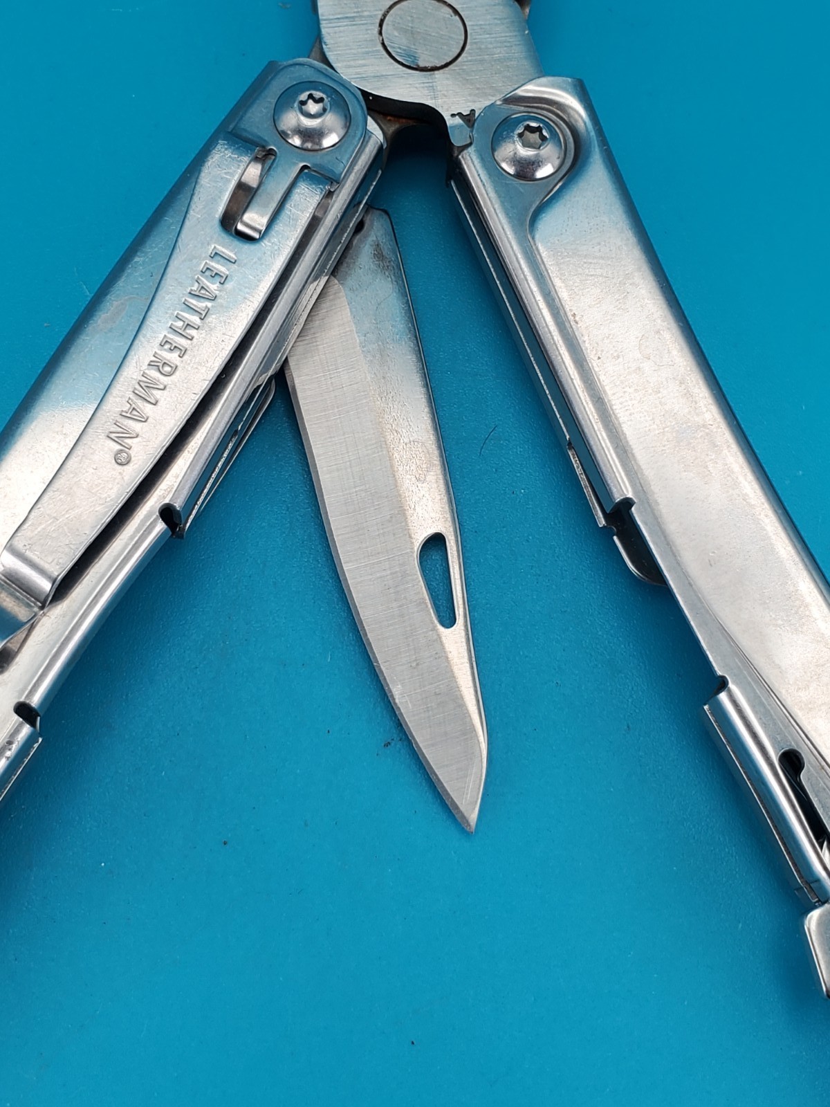 Leatherman Rev 3.8″ Multi-Tool, Stainless! *SOME RUST ON ITEM*