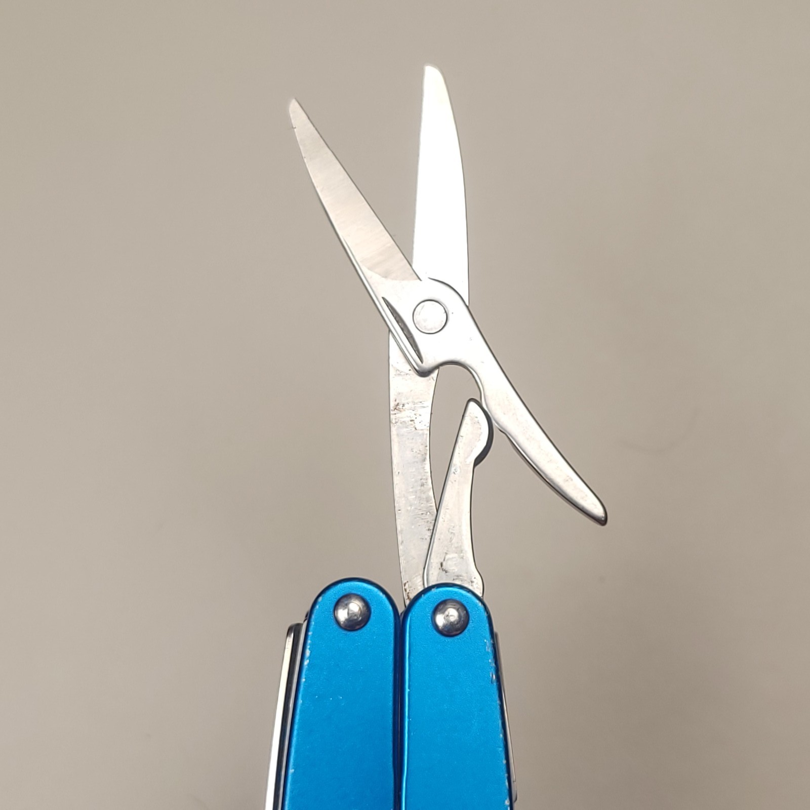 Leatherman Juice CS4 Blue Multi-Tool Pliers Pocket Knife 420HC Slipjoint