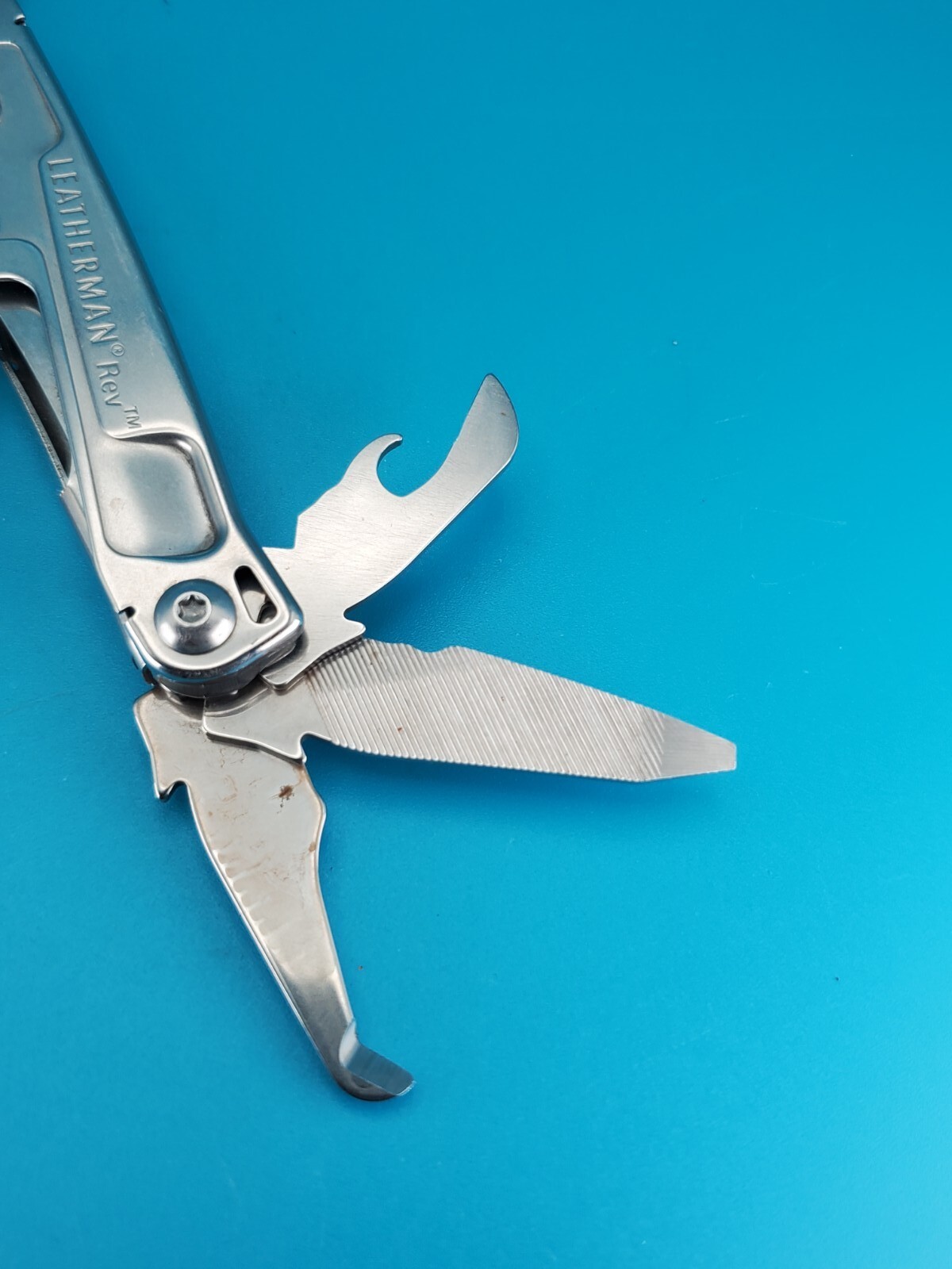 Leatherman Rev 3.8″ Multi-Tool, Stainless! *RUST ON ITEM*