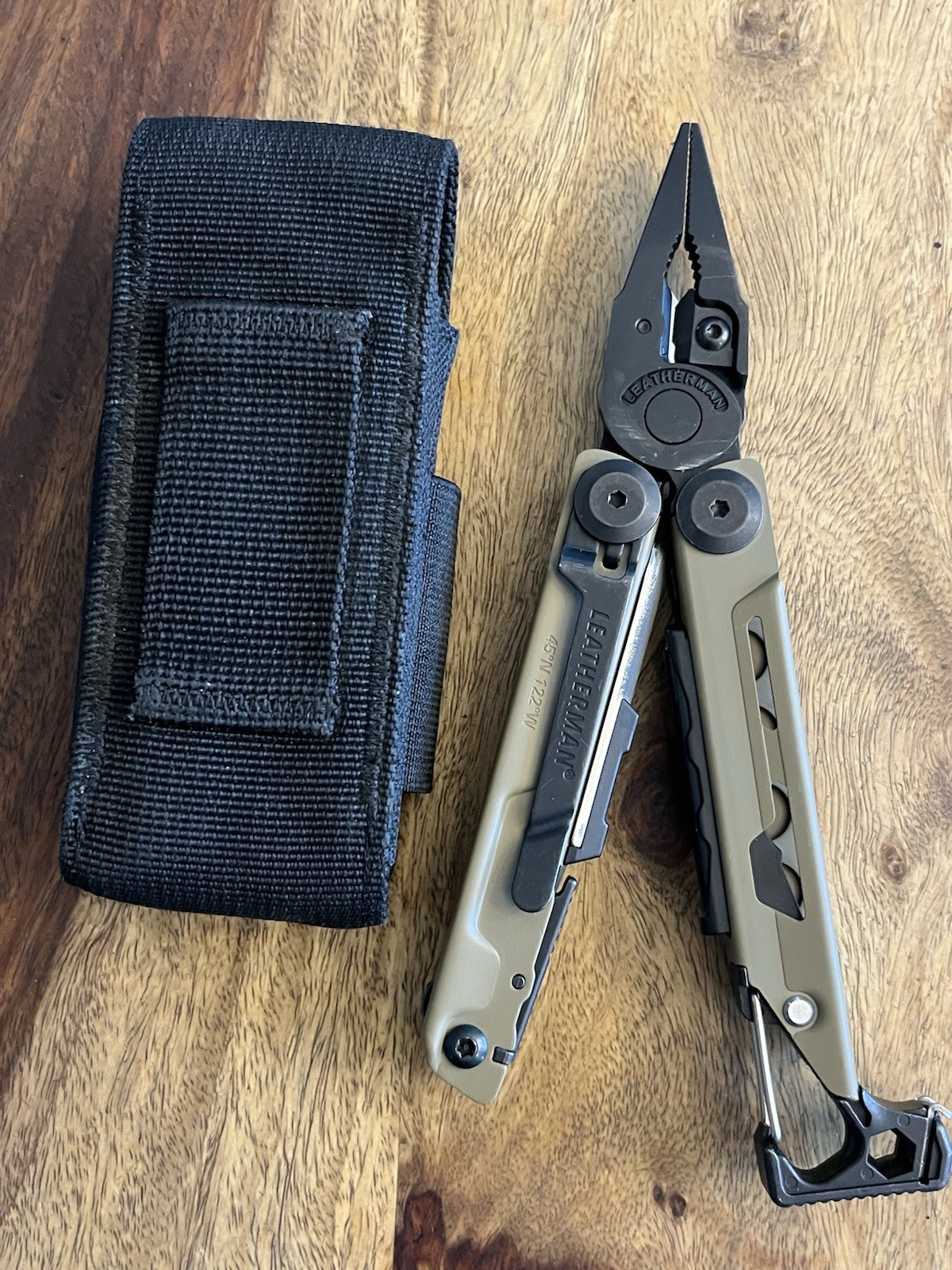08/2022 Leatherman Coyote Tan Signal Multi-Tool Excellent!!! w/Beautiful Sheath