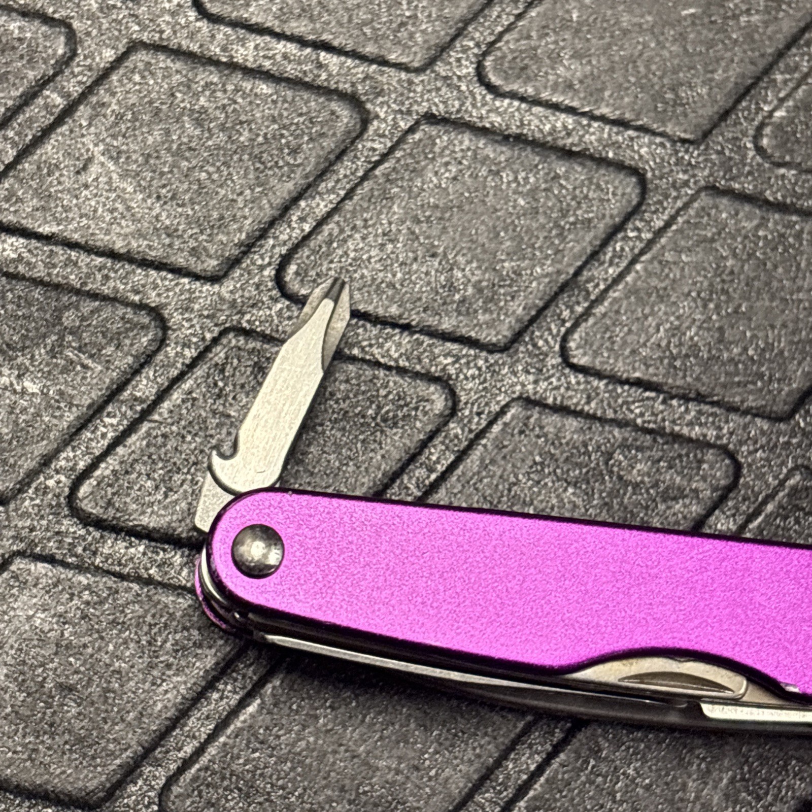 RARE Retired Leatherman Juice XE6 Thunder Purple