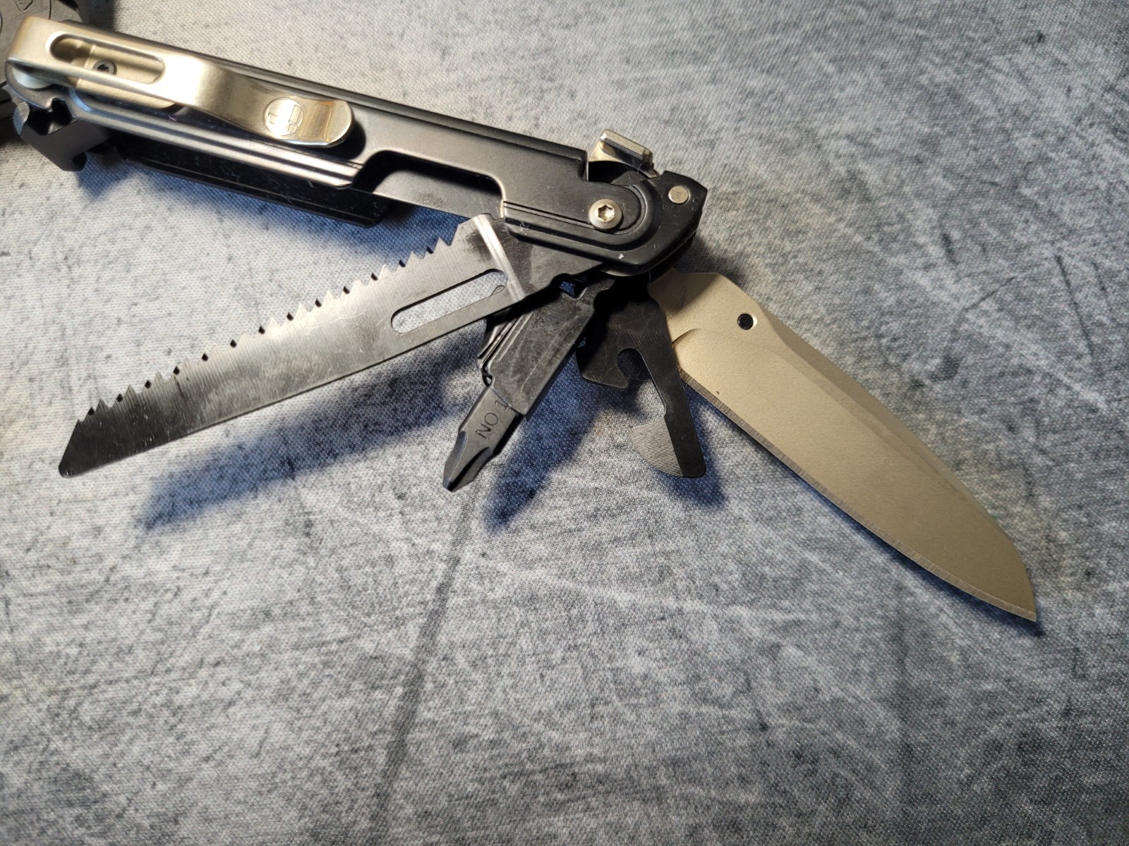 NEW Leatherman Arc Obsidian Multitool Limited Edition With Leather Sheath