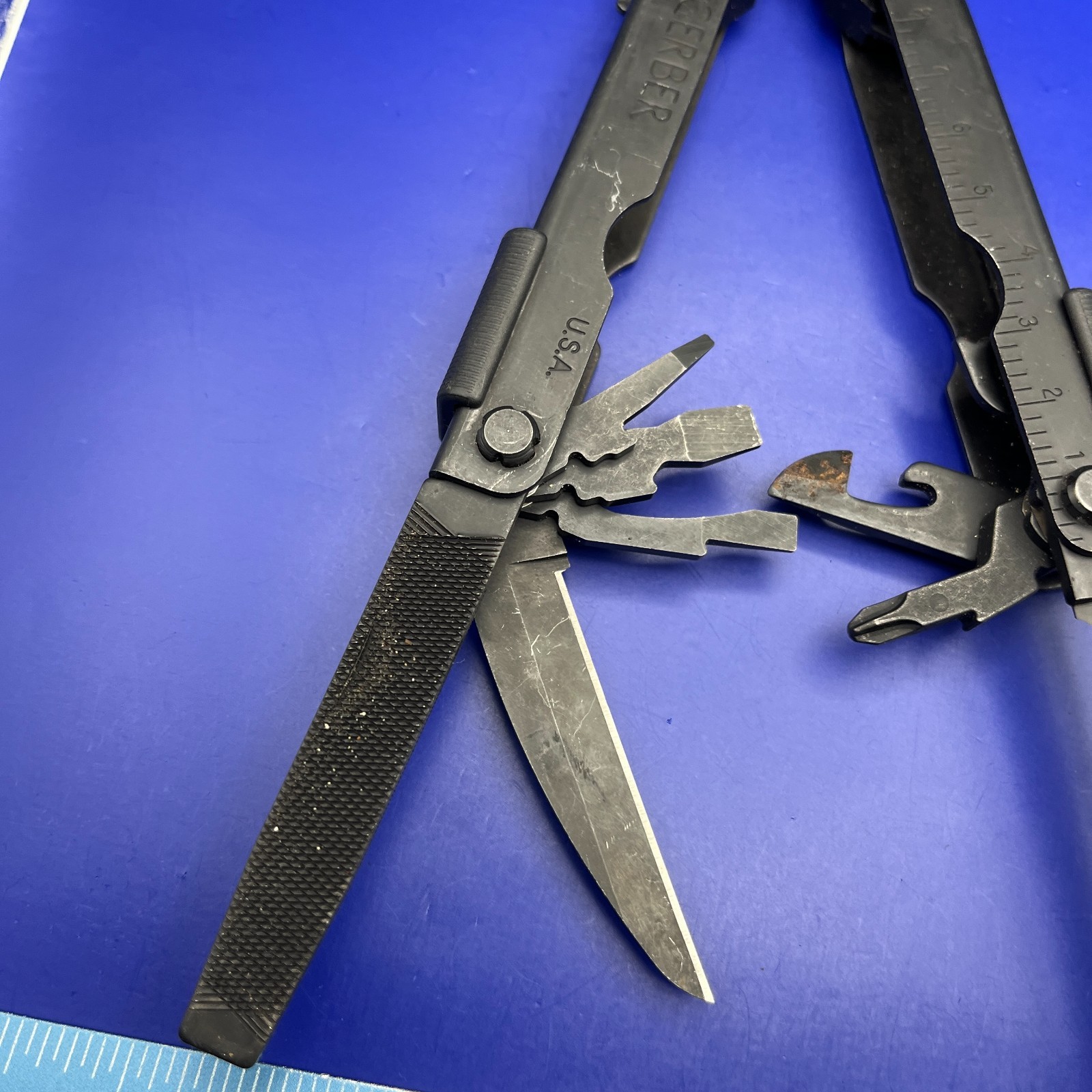 Gerber MP600 Black Oxide Multi-Tool Needle Nose Pliers Carbide Cutters
