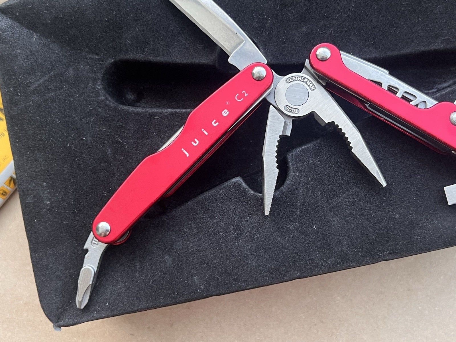 Leatherman Juice C2 – Inferno Red – New Old Stock – Collectibles, Retired.