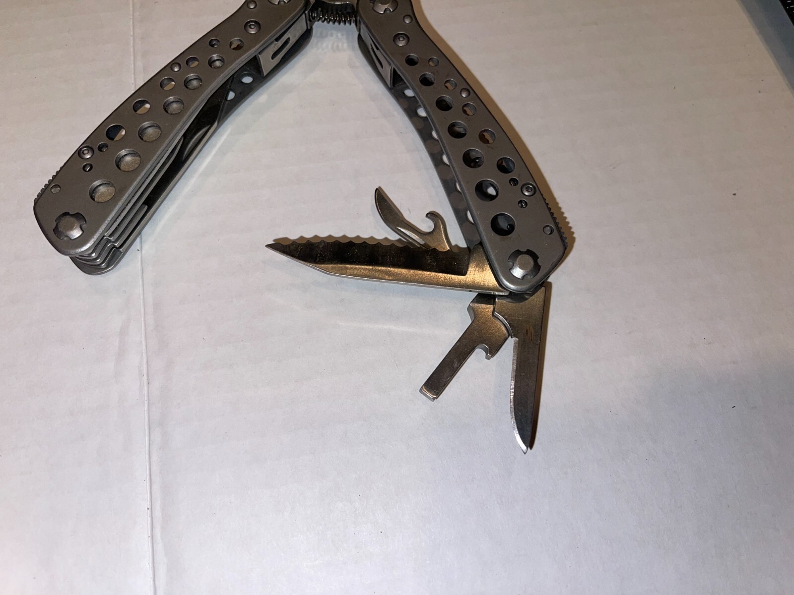 MILITARY Multi Tool Kit Pliers Pocket Knife Folding Screwdriver Multi-functional