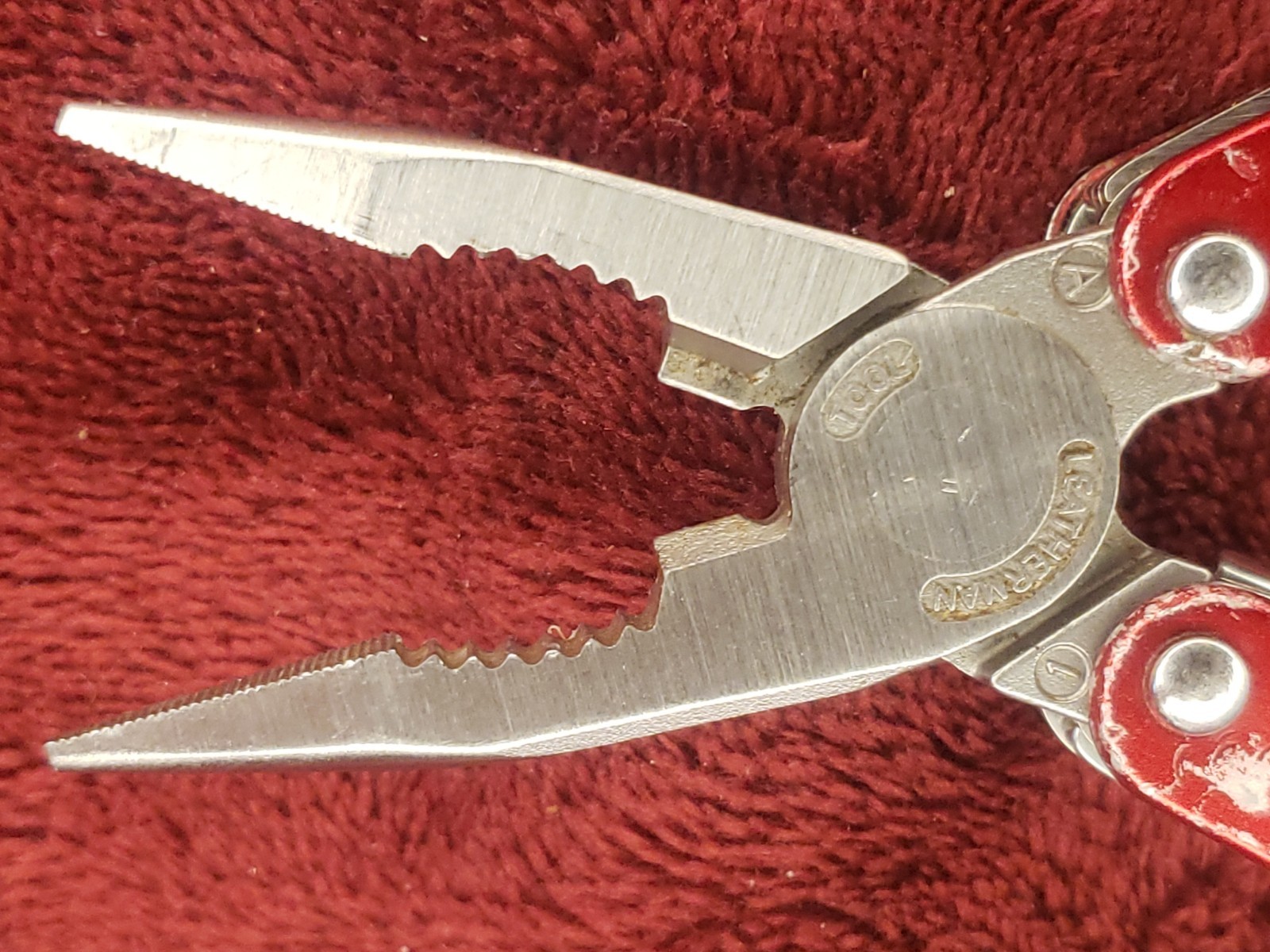 Leatherman Juice SC2 Red Retired Knife Multi Tool! RARE Read