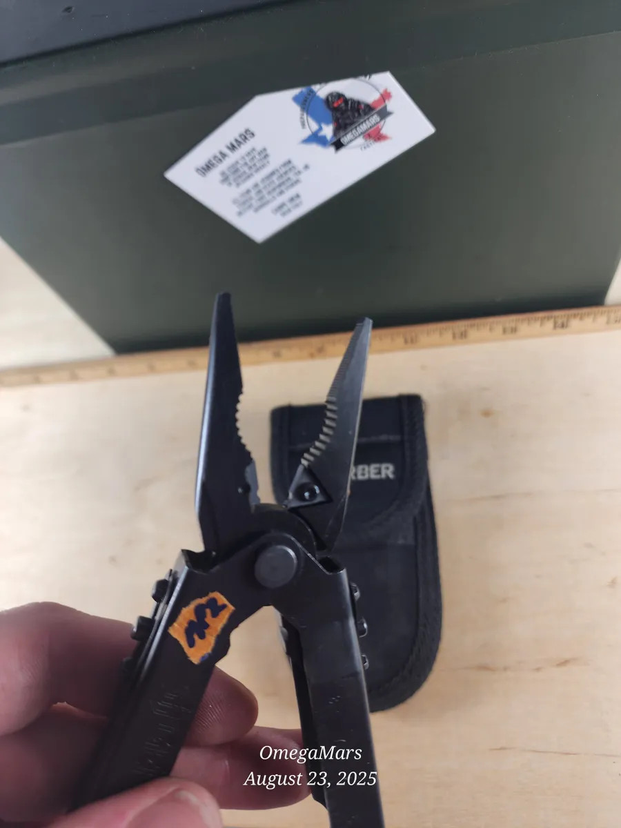 Gerber MP 600 Looks/feels brand new, w/sheath. #MP2 (MSRP 105)
