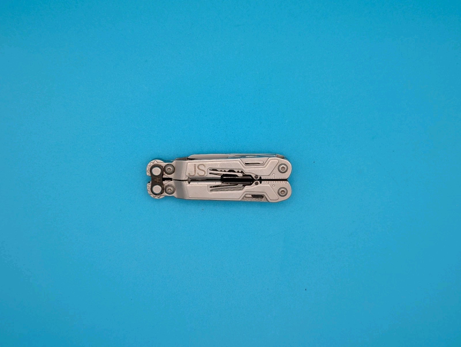SOG PowerPint Tool Compact Lightweight Silver Multi-Tool!
