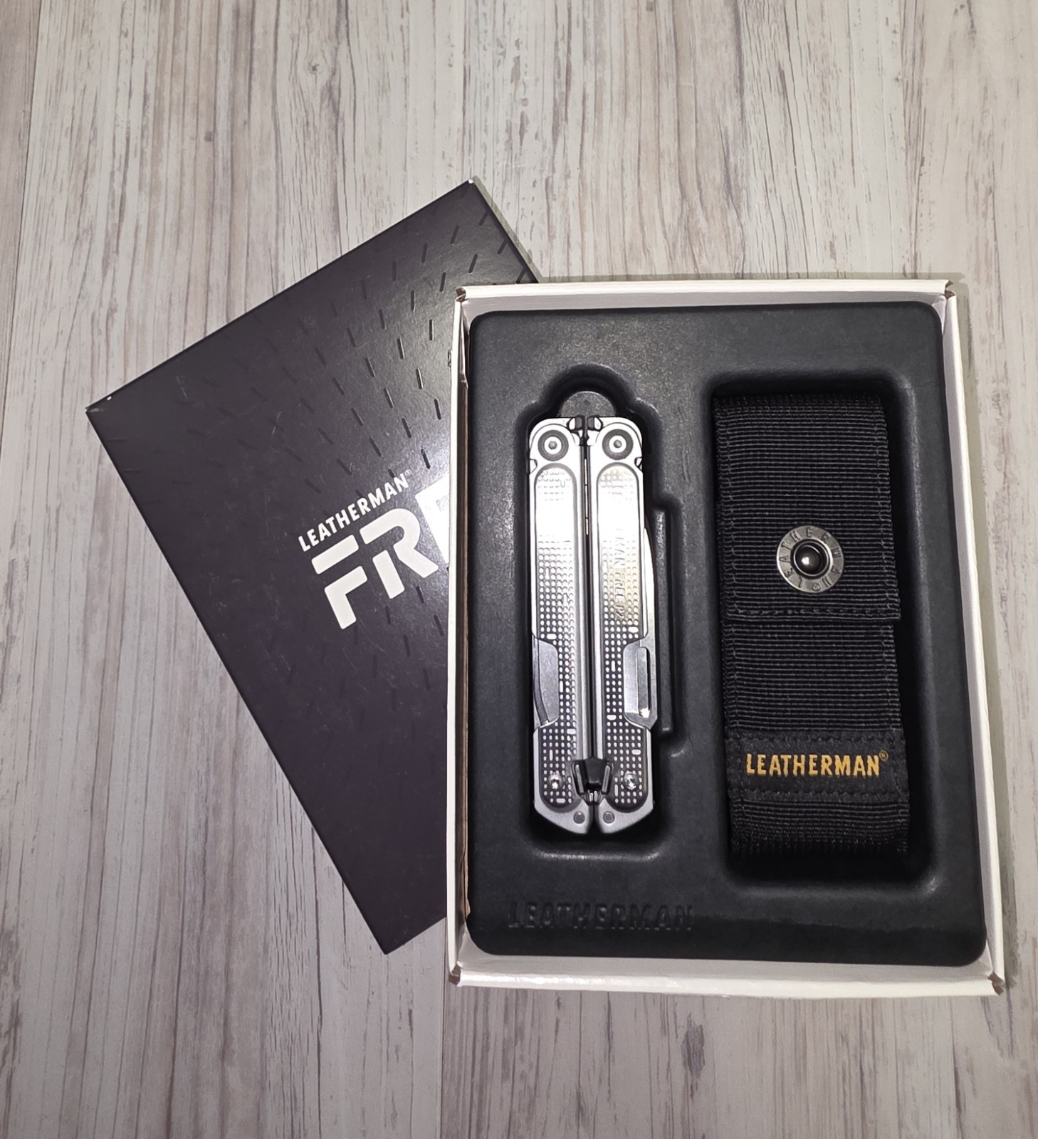 Leatherman FREE P2 Stainless Multi-Tool w/ Sheath! NEW IN BOX! -DISCONTINUED-